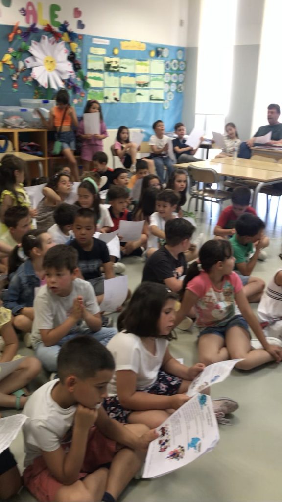 Marcha de São João-alunos do 1 ano da Escola Básica de Moimenta da Beira (foto 6 de 9)