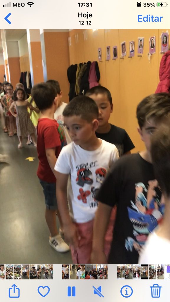Marcha de São João-alunos do 1 ano da Escola Básica de Moimenta da Beira (foto 7 de 9)