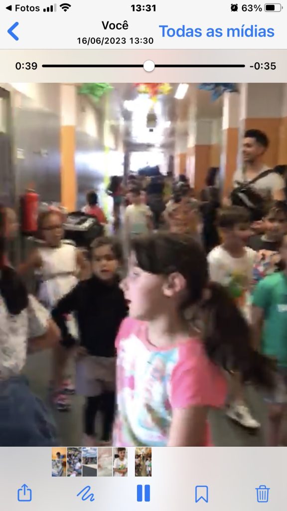 Marcha de São João-alunos do 1 ano da Escola Básica de Moimenta da Beira (foto 8 de 9)