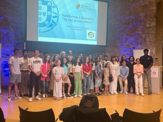 A ALUNA MARIANA ANTUNES, APRESENTOU O EVENTO “TRANSFORMAR A EDUCAÇÃO– DÁ VOZ ÀS TUAS IDEIAS” (foto 1 de 5)