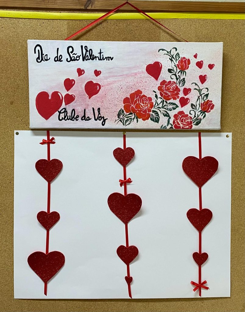 Os alunos de Francês, Educação Visual e o Clube da Voz expõem trabalhos para comemorar o dia de São Valentim. (foto 3 de 4)