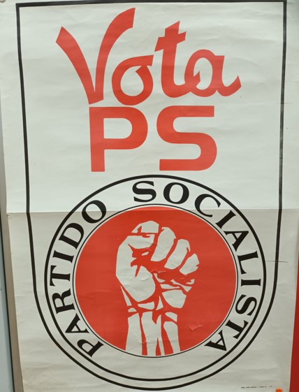 “Cinquenta Anos do 25 de Abril” - EXPOSIÇÃO NA BIBLIOTECA (foto 1 de 5)