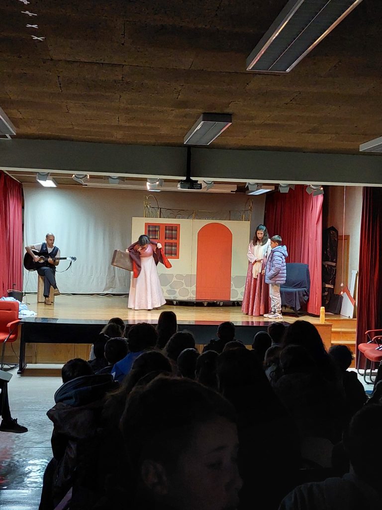 Dramatizações da "Viúva e o Papagaio" e "Pedro Alecrim" (foto 7 de 13)