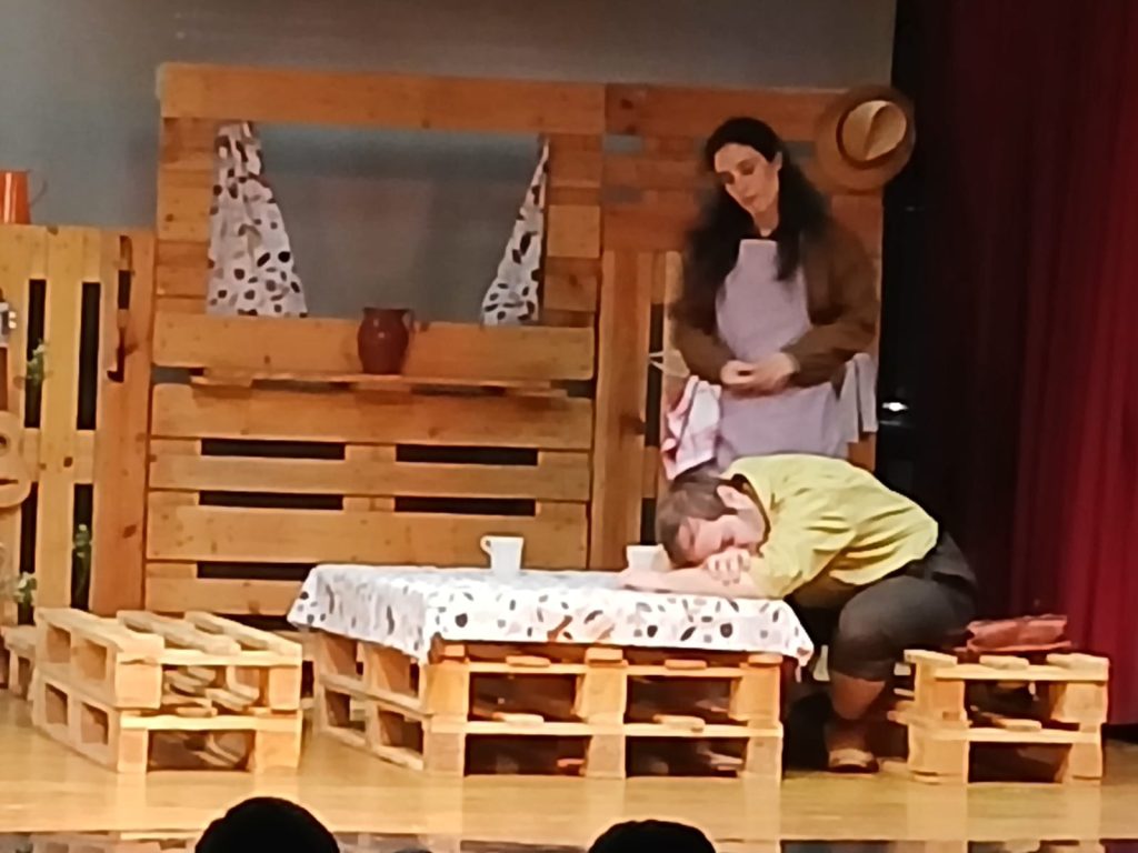 Dramatizações da "Viúva e o Papagaio" e "Pedro Alecrim" (foto 1 de 13)