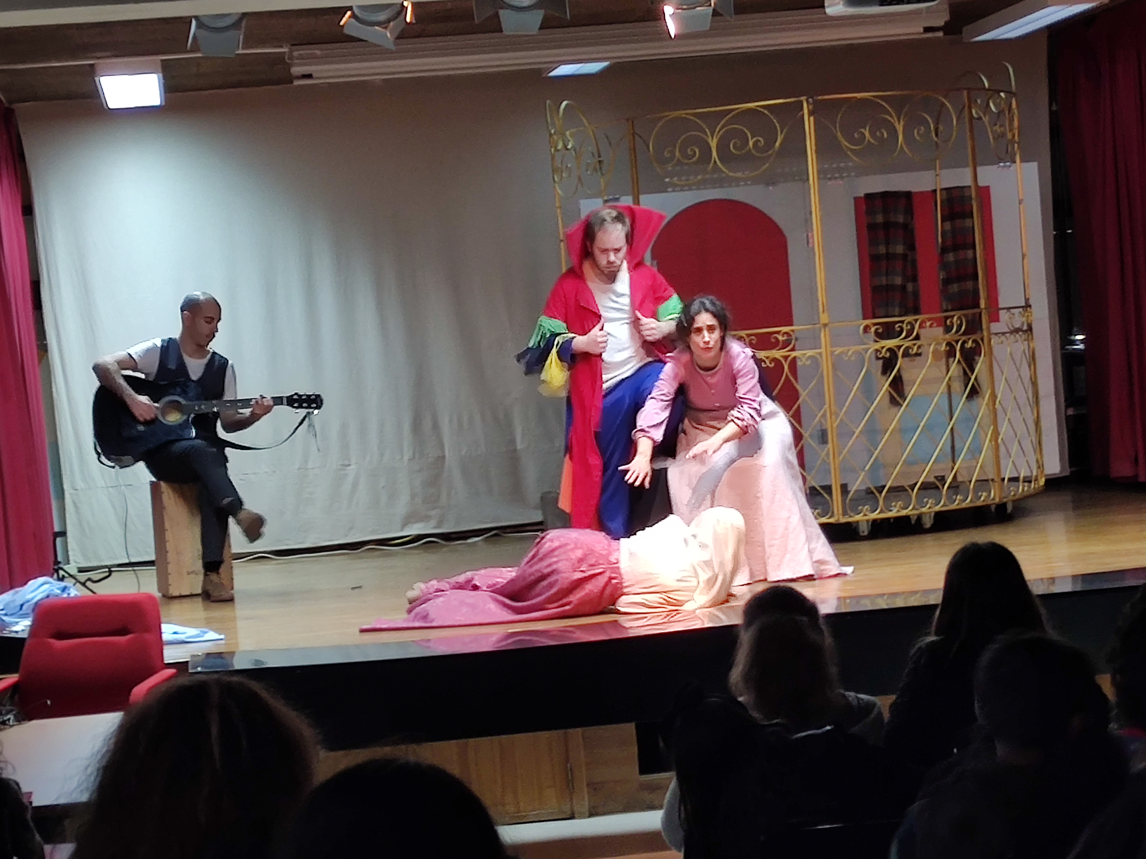 Dramatizações da "Viúva e o Papagaio" e "Pedro Alecrim" (foto 13 de 13)