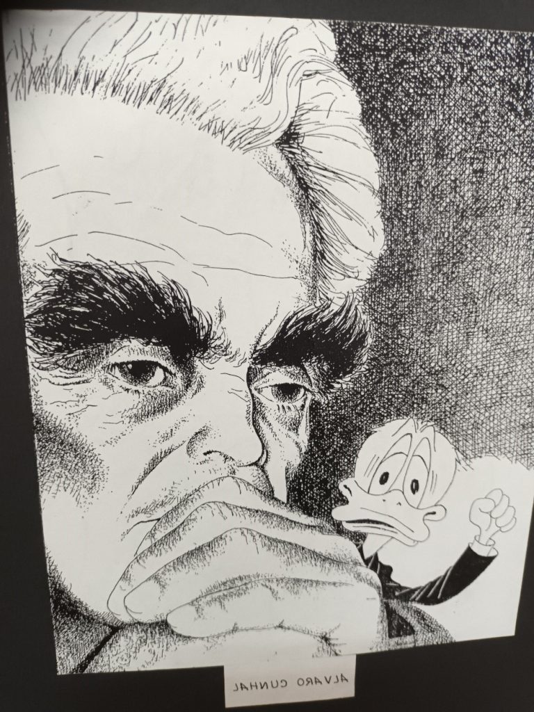 EXPOSIÇÃO NA BIBLIOTECA - “Cinquenta Anos do 25 de Abril” (foto 9 de 9)