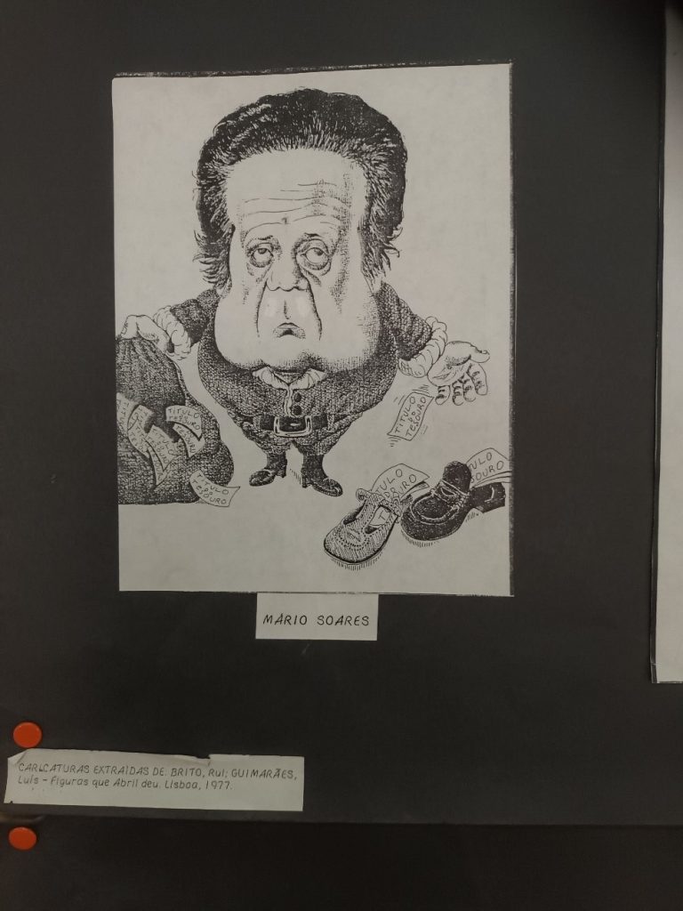 EXPOSIÇÃO NA BIBLIOTECA - “Cinquenta Anos do 25 de Abril” (foto 7 de 9)