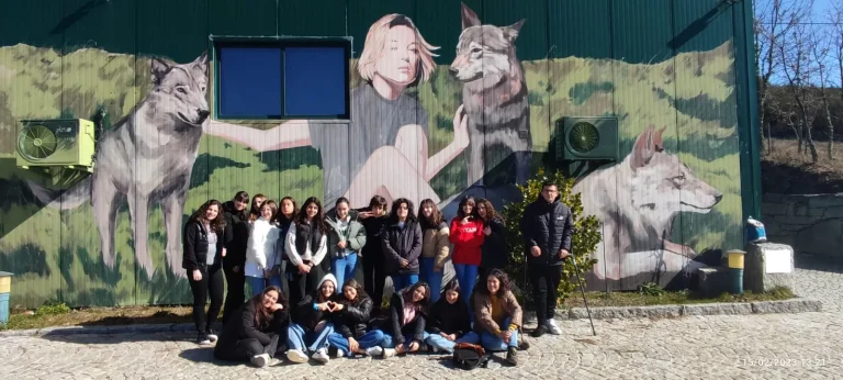 O grupo de Teatro Persona e os alunos do 8º/9º F foram ao Teatro Regional da Serra de Montemuro