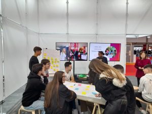 Alunos do Agrupamento de Escolas de Moimenta da Beira dinamizam stand da DGE na Feira Qualifica - Exponor (foto 5 de 17)