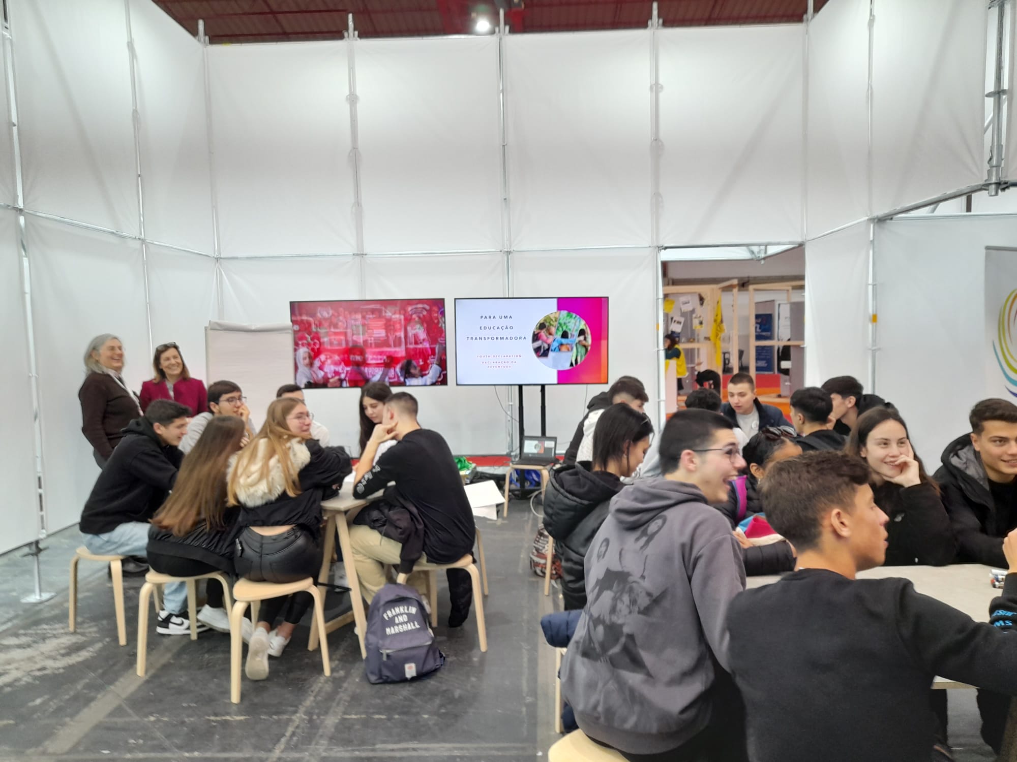 Alunos do Agrupamento de Escolas de Moimenta da Beira dinamizam stand da DGE na Feira Qualifica – Exponor