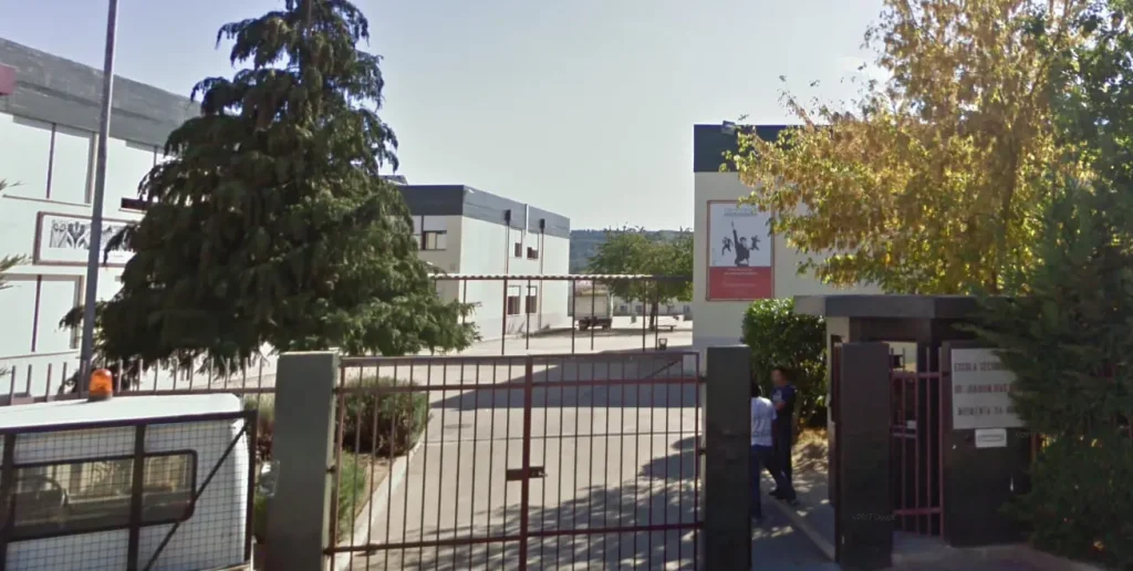 Imagem de destaque da escola básica e secundária de moimenta da beira.