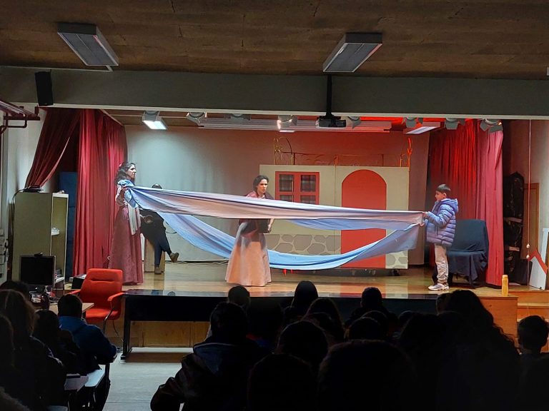 Dramatizações da “Viúva e o Papagaio” e “Pedro Alecrim”
